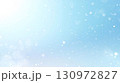 光が舞う青い空 130972827