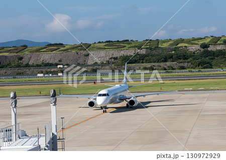 活気ある夏の長崎空港の景色 活気ある夏の長崎空港の景色 130972929