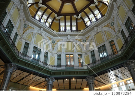 東京駅南口のドーム型天上 130973284