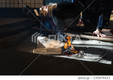 【囲炉裏素材】妻籠宿・脇本陣奥谷の囲炉裏【長野県】 【囲炉裏素材】妻籠宿・脇本陣奥谷の囲炉裏【長野県】 130974425