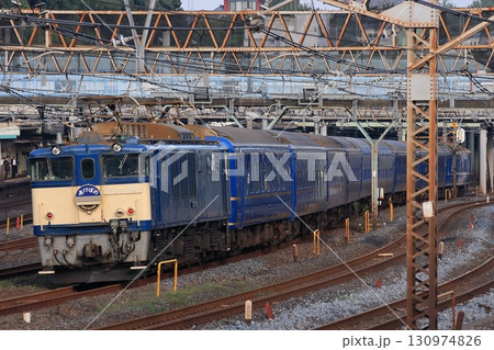 終着上野駅に到着するEF64-1052号機牽引の寝台特急「あけぼの」_2010/10/7撮影 130974826