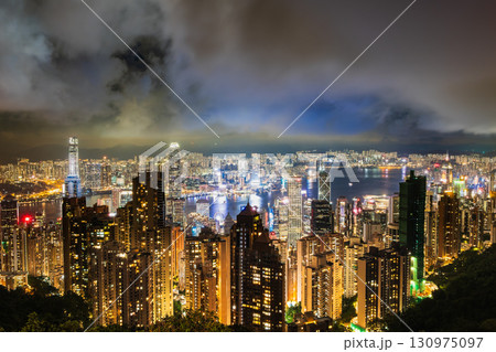 香港　100万ドルの夜景　ビクトリアピークから眺望 130975097