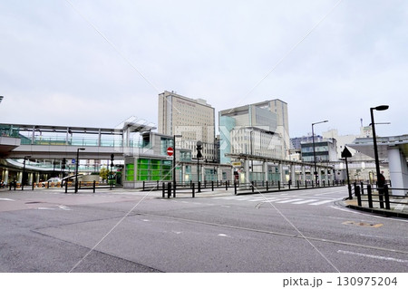 高岡駅古城公園口(北口)のバスターミナルの風景 富山県高岡市 高岡駅古城公園口(北口)のバスターミナルの風景 富山県高岡市 130975204