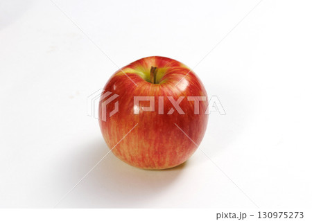 新鮮なりんご 130975273