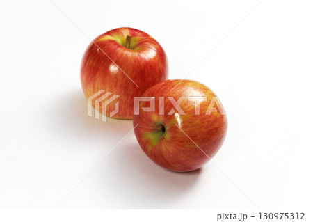 新鮮なりんご 130975312
