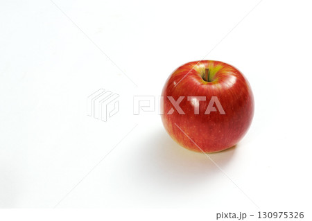 新鮮なりんご 新鮮なりんご 130975326
