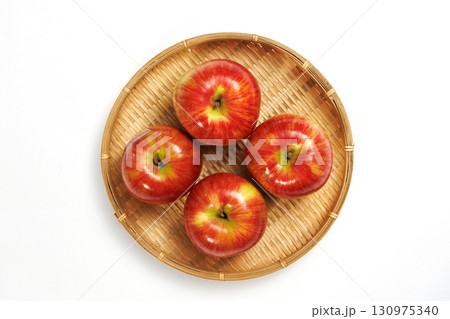 新鮮なりんご 130975340