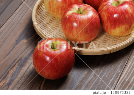 新鮮なりんご 新鮮なりんご 130975382