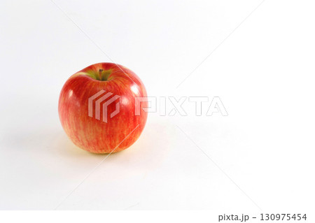 新鮮なりんご 130975454