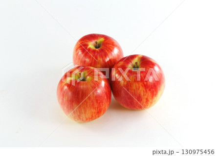新鮮なりんご 130975456