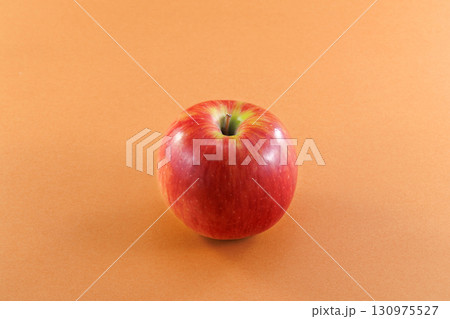 新鮮なりんご 130975527