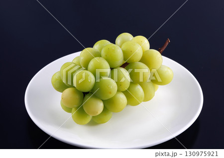 新鮮なシャインマスカット 130975921
