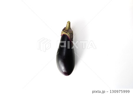 新鮮な茄子 130975999