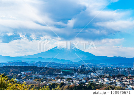 【神奈川県】源氏山公園から見えるダイナミックな富士山 130976671