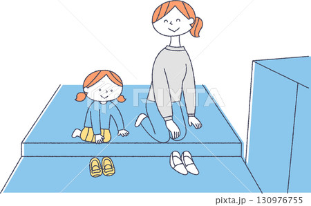 靴を揃える親子 130976755