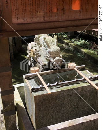 伏見稲荷大社 手水舎 伏見稲荷大社 手水舎 130977163