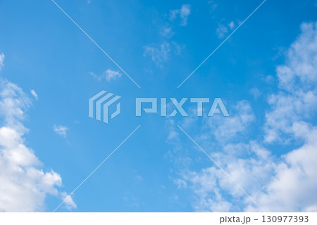 【秋の空】青空と白い雲 【秋の空】青空と白い雲 130977393