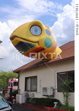 観光列車 SAKU美SAKU楽が停車中の珍駅 亀甲駅 観光列車 SAKU美SAKU楽が停車中の珍駅 亀甲駅 130978613