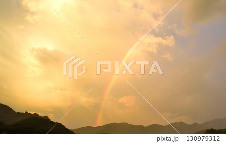 雨上がりの夕景、虹 130979312