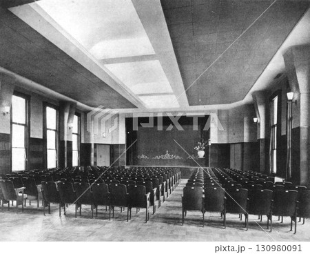 戦前の建築　近代建築　ホール 130980091