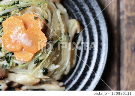 野菜たっぷり春雨の塩麹炒め 野菜たっぷり春雨の塩麹炒め 130980131