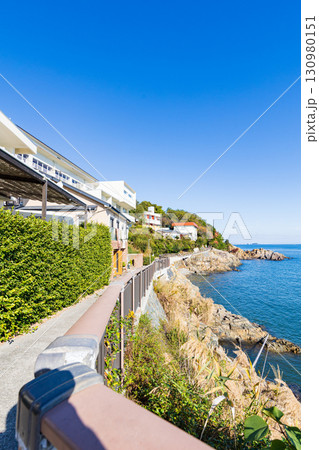 赤穂御崎の海岸沿いの遊歩道 130980151