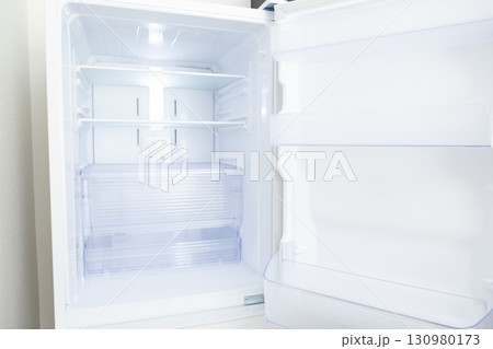 冷蔵庫 130980173