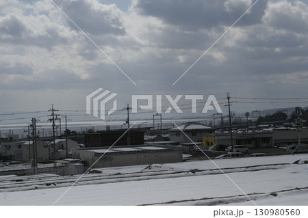 雪に埋もれた 雪に埋もれた 130980560
