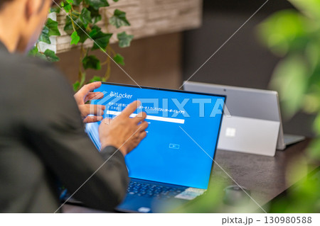 BitLocker　パソコン　Windows　Pro　データの暗号化　情報漏洩対策 130980588