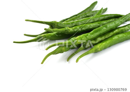 青唐辛子（白背景　コピースペースあり） 130980769