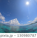気分爽快風景、沖縄の海 130980787