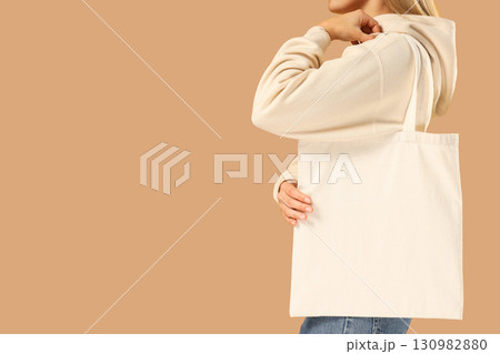 Model showcases casual hoodie design 130982880