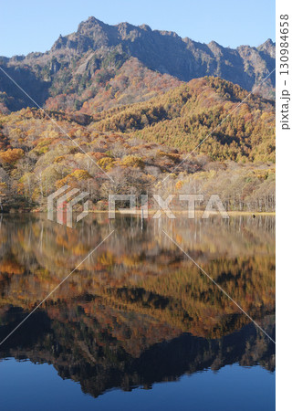 Autumn at Kagamiike Pond @Togakushi 鏡池の紅葉の風景 @長野戸隠 Autumn at Kagamiike Pond @Togakushi 鏡池の紅葉の風景 @長野戸隠 130984658