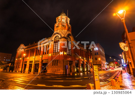 《福岡県》門司港レトロ・雨の日の夜景 《福岡県》門司港レトロ・雨の日の夜景 130985064