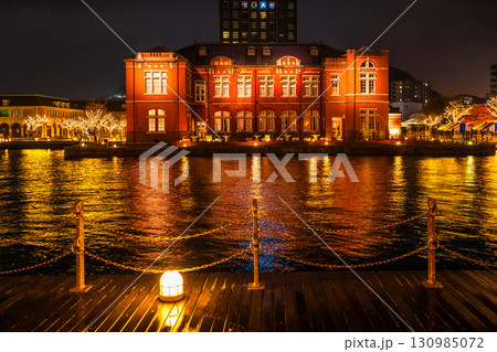 《福岡県》門司港レトロ・雨の日の夜景 130985072