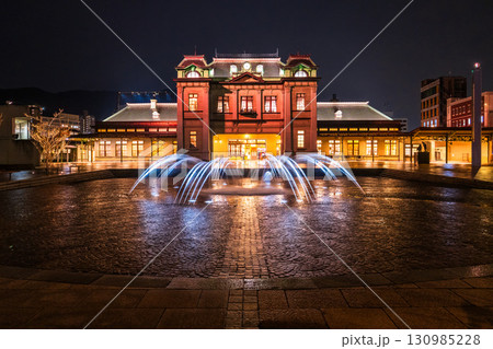 《福岡県》門司駅・雨の日の夜景 《福岡県》門司駅・雨の日の夜景 130985228