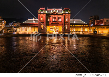 《福岡県》門司駅・雨の日の夜景 130985234