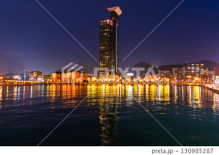 《福岡県》門司港レトロ・雨の日の夜景 130985287