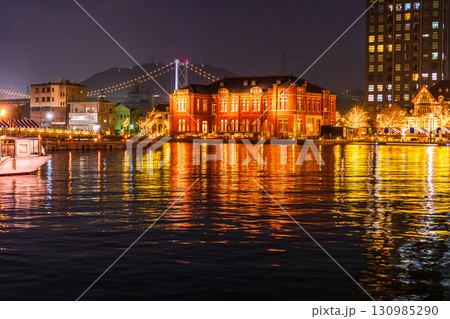 《福岡県》門司港レトロ・雨の日の夜景 130985290