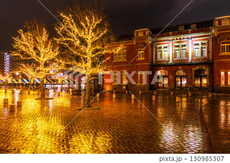 《福岡県》門司港レトロ・雨の日の夜景 130985307