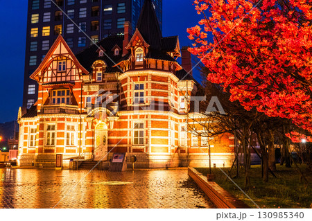 《福岡県》門司港レトロ・雨の日の夜景 《福岡県》門司港レトロ・雨の日の夜景 130985340