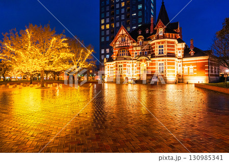 《福岡県》門司港レトロ・雨の日の夜景 130985341