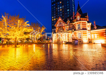 《福岡県》門司港レトロ・雨の日の夜景 130985346