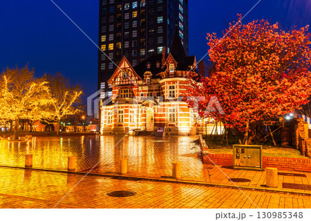 《福岡県》門司港レトロ・雨の日の夜景 130985348