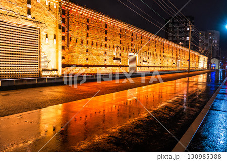 《福岡県》門司港レトロ・雨の日の夜景 130985388