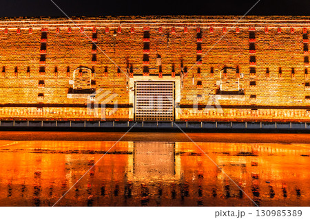 《福岡県》門司港レトロ・雨の日の夜景 《福岡県》門司港レトロ・雨の日の夜景 130985389