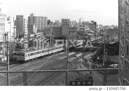 国鉄時代、五反田付近を走る山手線103系、1985年1月5日、池上線ホームから 国鉄時代、五反田付近を走る山手線103系、1985年1月5日、池上線ホームから 130985706