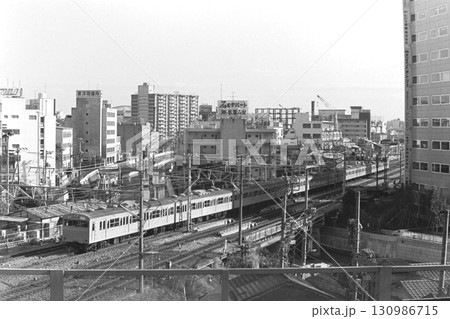 国鉄時代、五反田付近を走る山手線103系、クハ103-284他、1985年1月5日 130986715