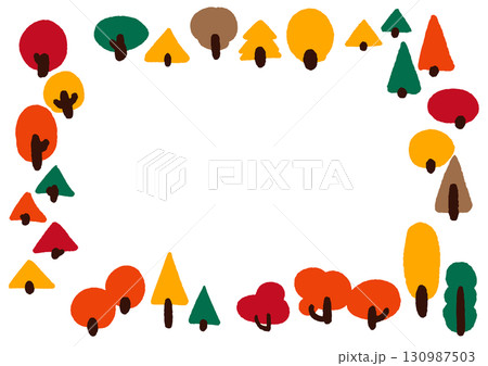 手描きのシンプルな森のイラスト。可愛らしい木々に囲まれたフレームセット。 130987503