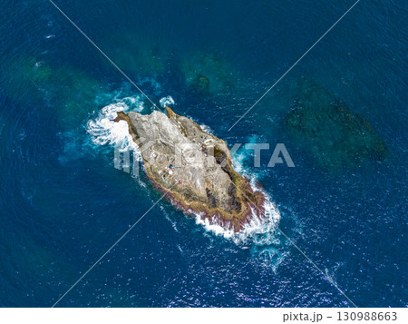 ヒリゾ浜のある中木沖の沖磯。 日本でも屈指の磯釣りのポイントである。ヒリゾ浜中木南伊豆町伊豆半島静岡 130988663